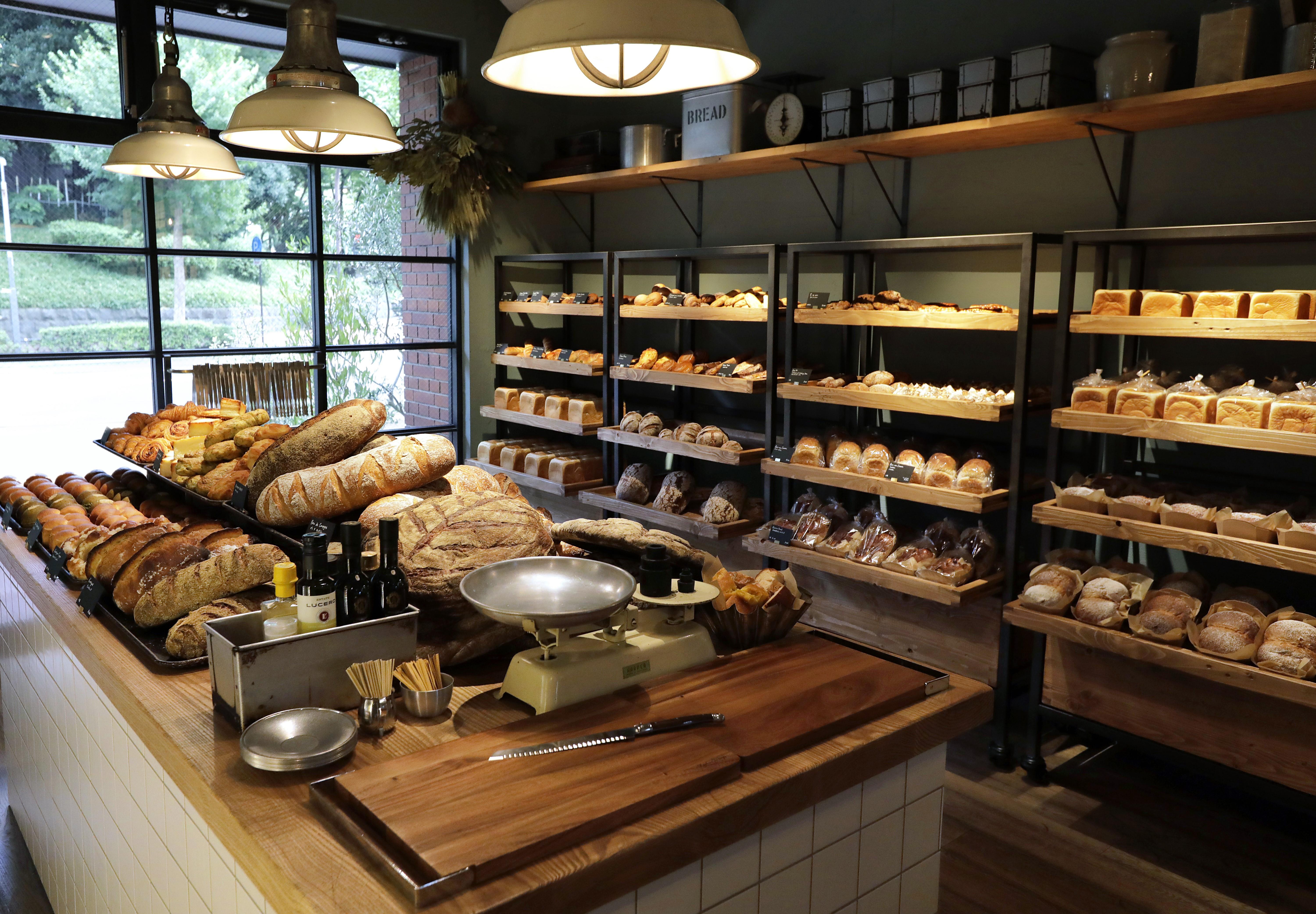 1F モアザンベーカリー