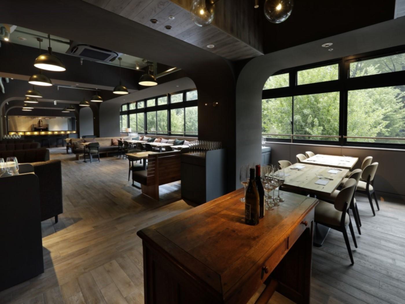 2F モアザングリル