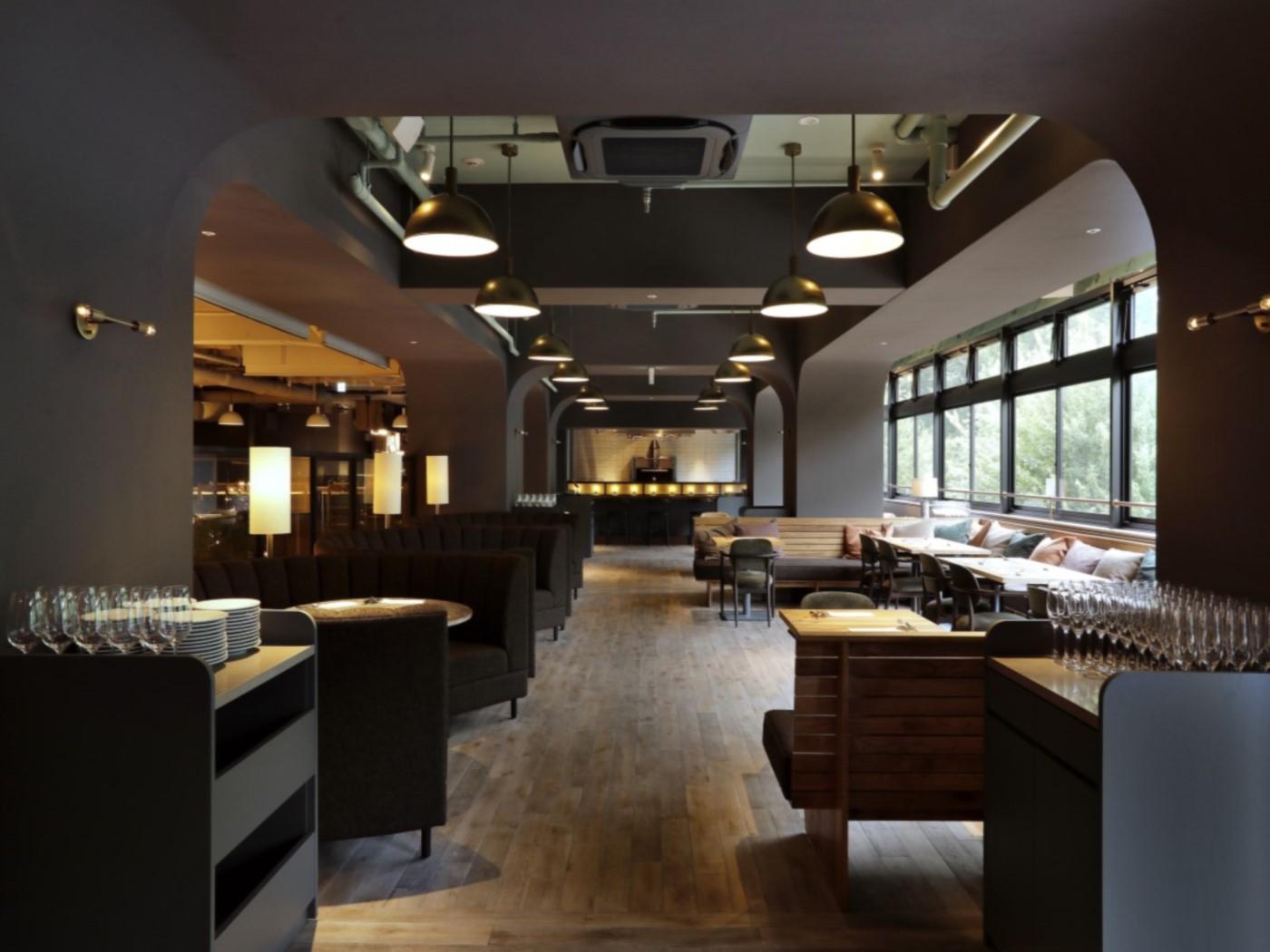 2F モアザングリル