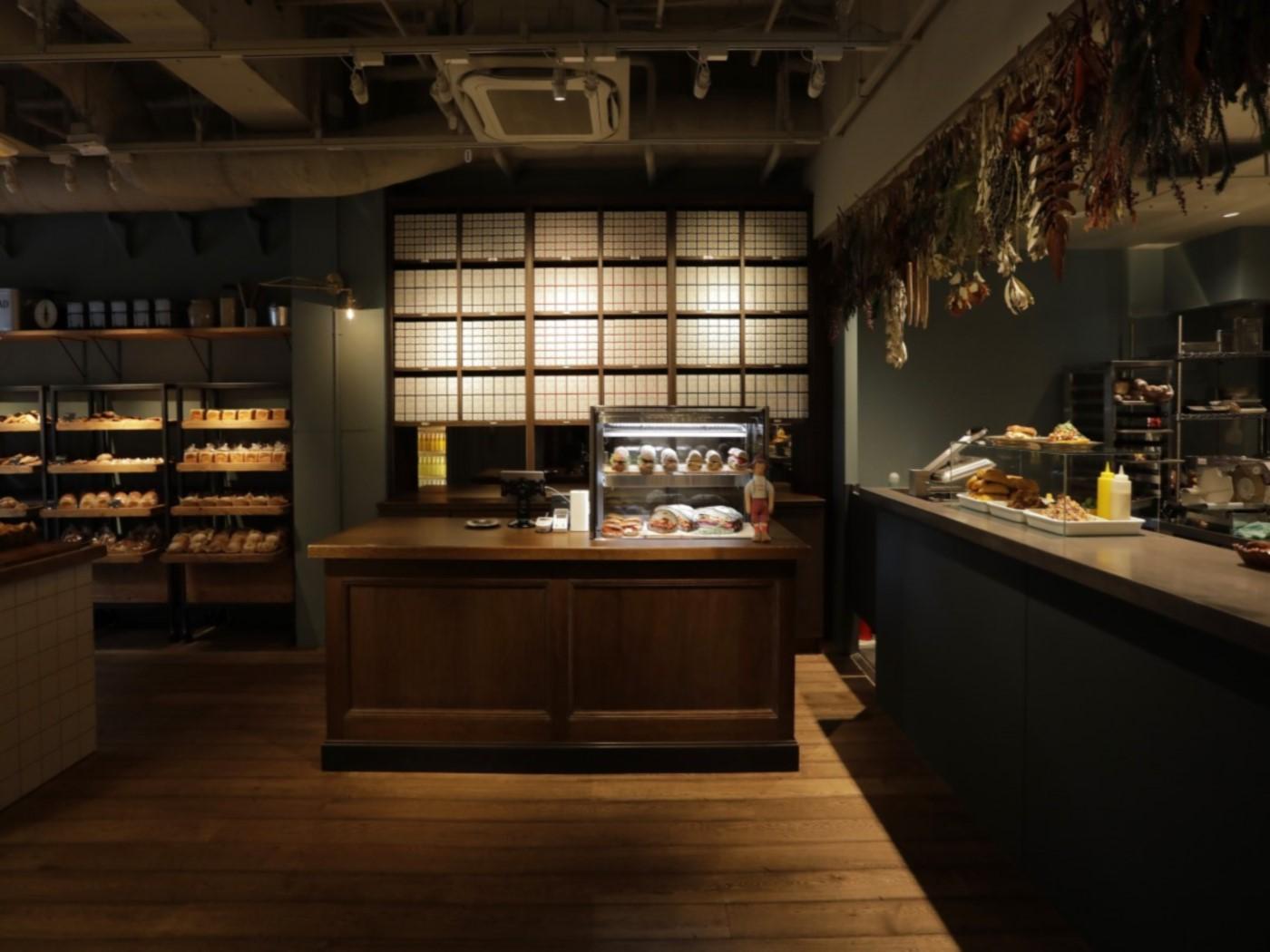 1F モアザンベーカリー