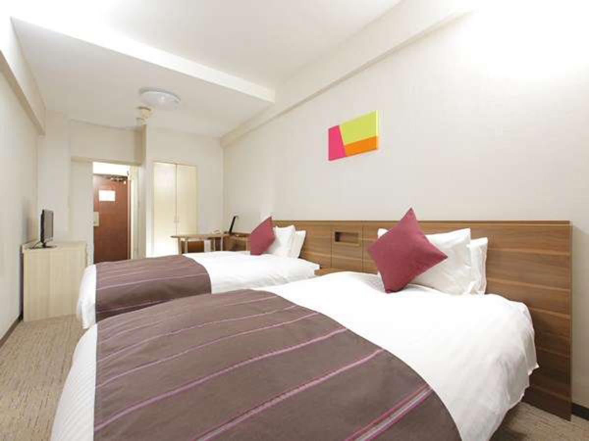 グループの方にはスタンダードツインルーム☆お１人で使用される場合もベッドを荷物置きに使えて便利♪