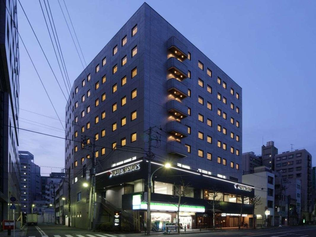 外観／コンビニエンスストア併設で便利