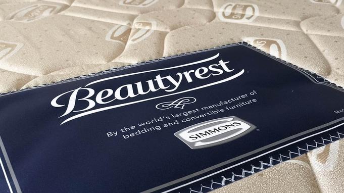 全室シモンズベッド導入！